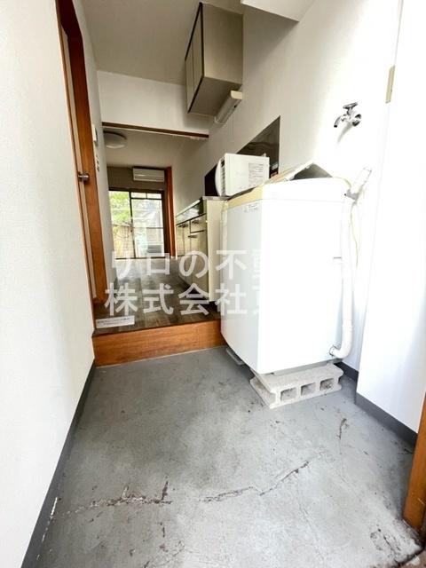 その他　洗濯機置き場は室内にあるので雨に濡れる心配はありません☆