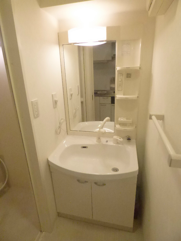洗面設備　※同物件の別号室の写真です