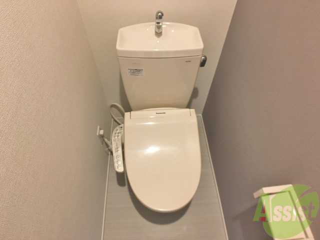 トイレ　ウォシュレット機能がついたトイレです。安心して使用できますね
