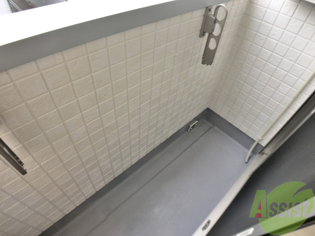 バルコニー　バルコニーは幅があり、広い印象を受けました。