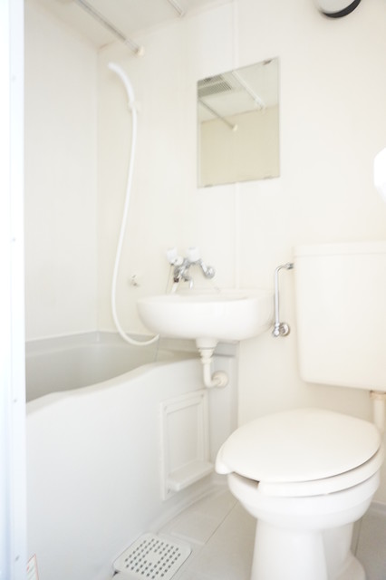 洗面設備　丸洗い可能！お掃除ラクラクの洗面台付き３点ユニットです☆