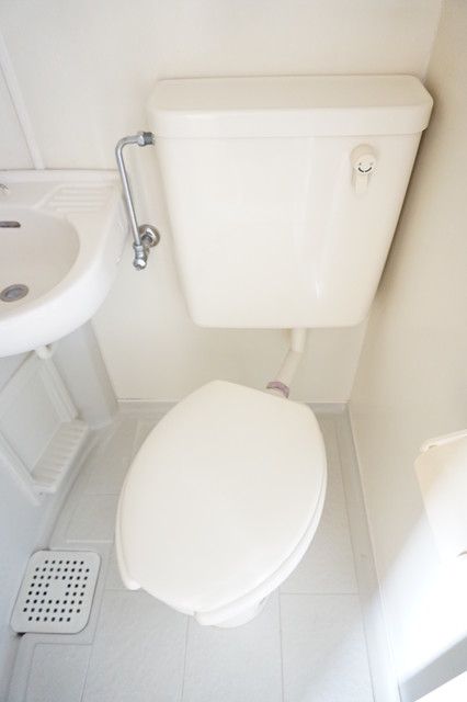 トイレ　白を基調とした空間で清潔感のあるトイレです♪