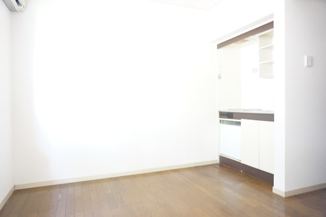 その他部屋・スペース　白を基調とした室内でお部屋を明るく演出してくれます！