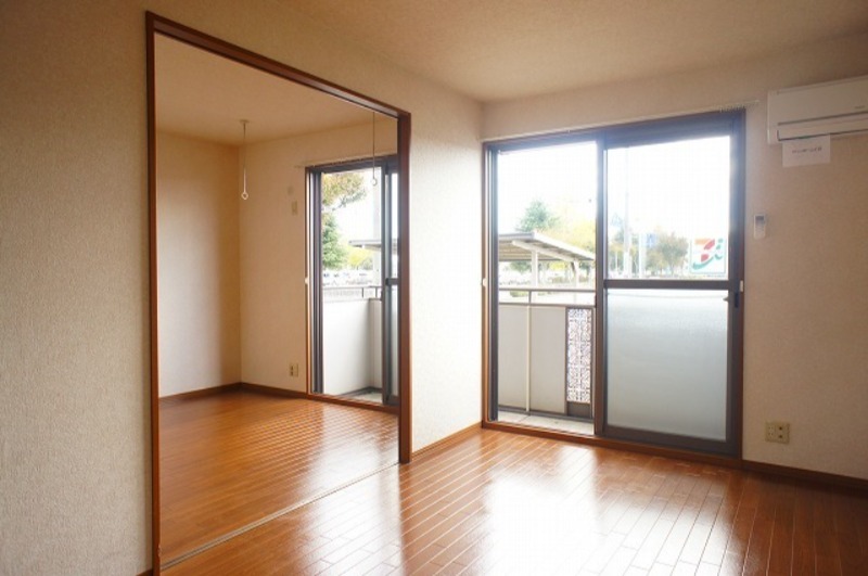 居室・リビング　図面と現状に相違がある場合には現状を優先