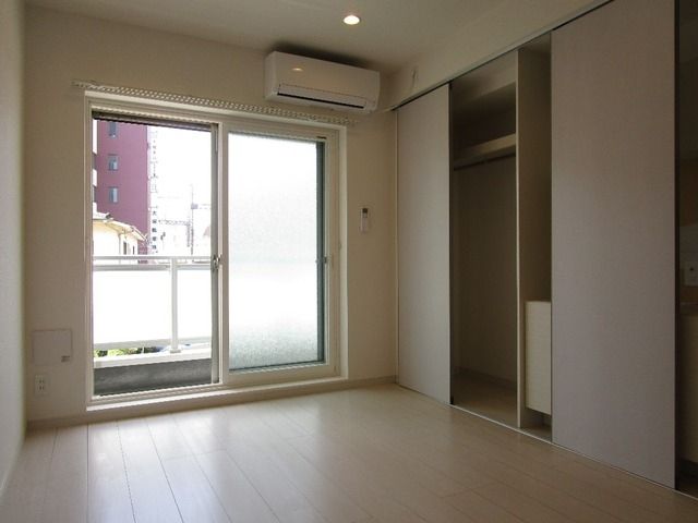 居室・リビング　☆白基調の明るいお部屋☆