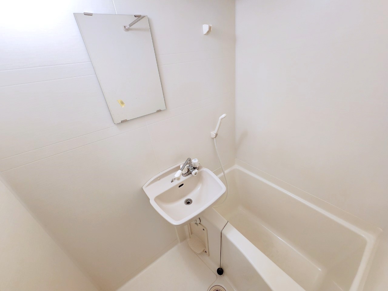 バス・シャワールーム　※別部屋参考写真となります