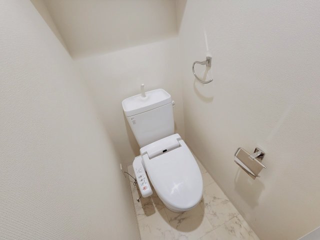 トイレ　※別部屋参考写真となります