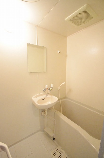 バス・シャワールーム　同物件、別号室