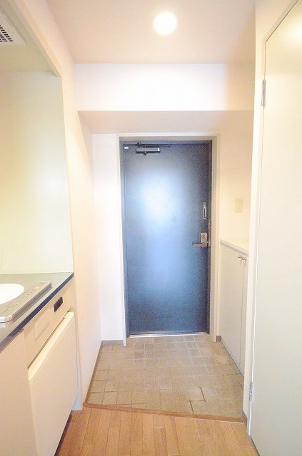 玄関　同物件、別号室