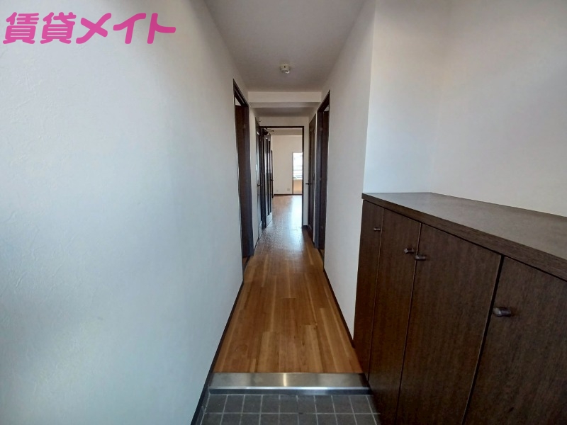 玄関　同型別部屋写真