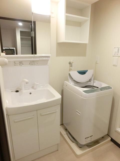 洗面設備　独立洗面台・洗濯機完備