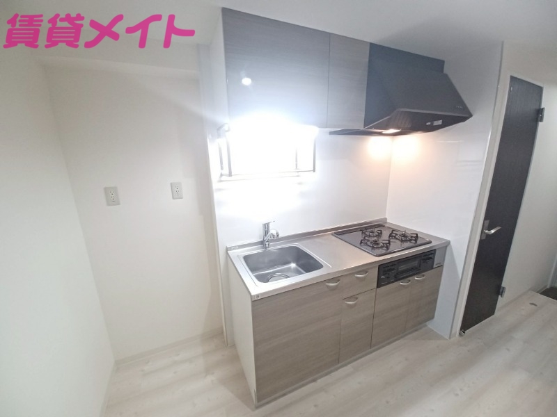キッチン　同物件別部屋写真。