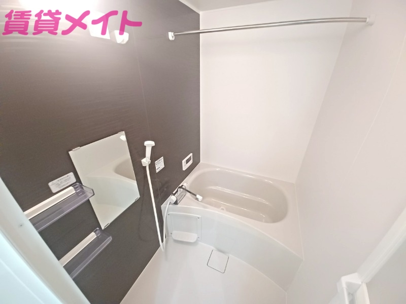 バス・シャワールーム　同物件別部屋写真。