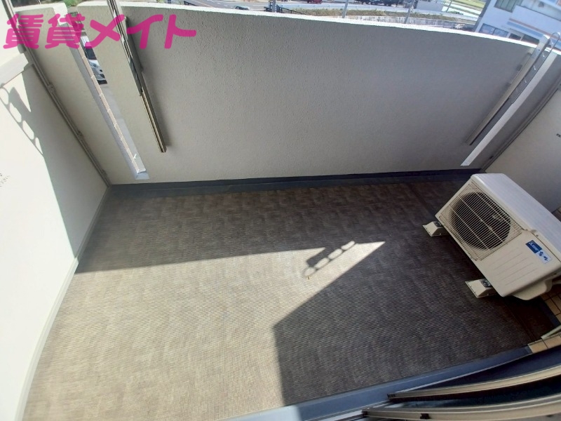 バルコニー　同物件別部屋写真。