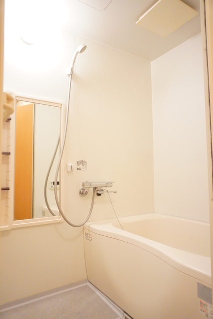 バス・シャワールーム　追い焚き機能付バス☆入浴時間がずれても安心ですね♪