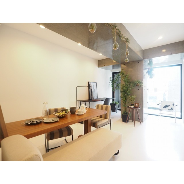 居室・リビング　写真の家具家電はイメージです。