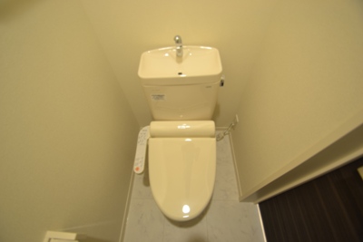 トイレ　温水洗浄便座付きです！