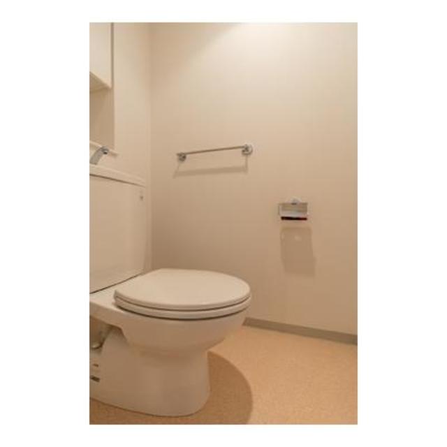 トイレ　※写真は同タイプ住戸です。