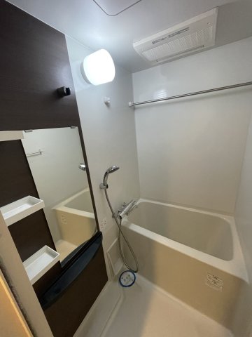 バス・シャワールーム　(参考)同マンション別間取り他部屋の写真（間取り図が正）