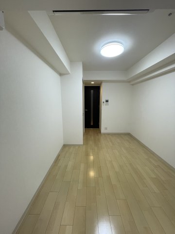 居室・リビング　(参考)同マンション別間取り他部屋の写真（間取り図が正）