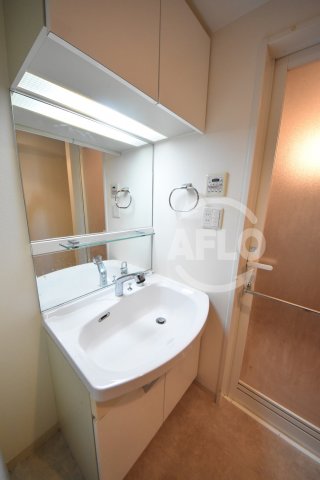 洗面設備　プレサンス梅田EAST　独立洗面台