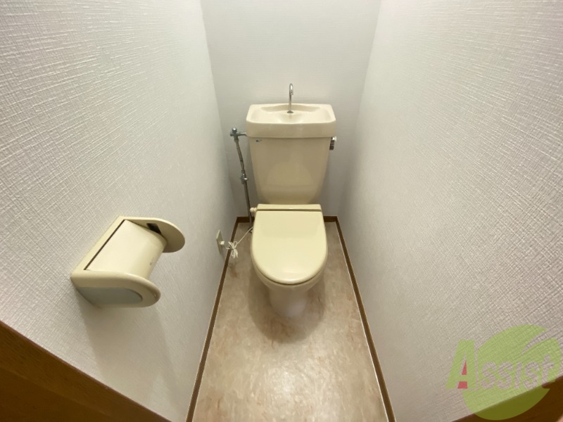 トイレ　トイレです。シンプルな作りですね、問題なく使えそうです