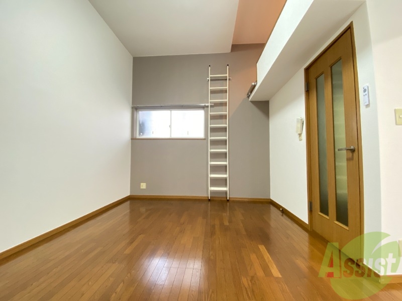 その他部屋・スペース　洋室の別角度を撮影してみました、ロフトがあります