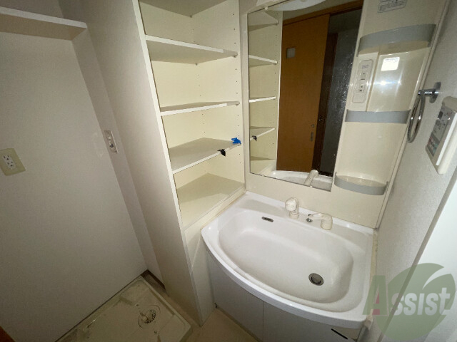 洗面設備　シャンプードレッサー。身支度はここでばっちり。