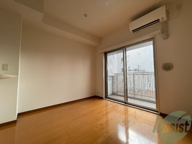 居室・リビング　９．８帖のＬＤＫです。広々として、きれいですね。