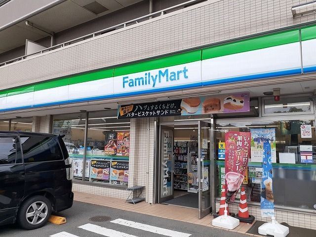 コンビニ　ファミリーマート（コンビニ）まで950m