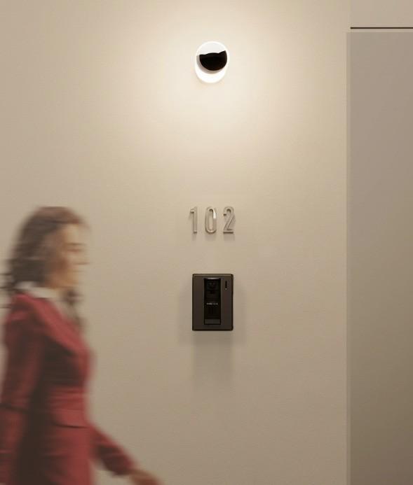 玄関　アルコープのある玄関で通行人との接触無くプライバシー保護