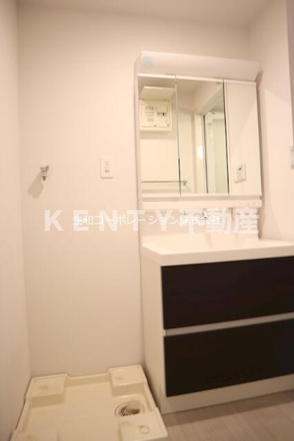 洗面設備　明るい洗面所です