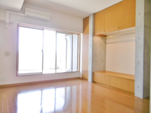 居室・リビング　９．５帖の広々したお部屋