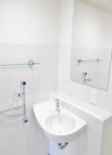 洗面設備　センスの良い独立洗面台