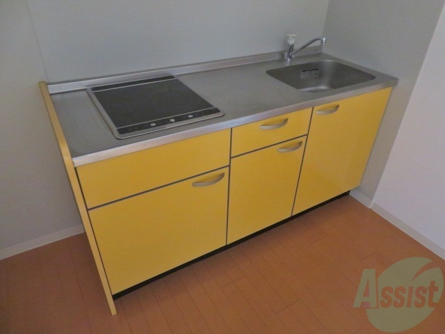 キッチン　シンプルなキッチンです。一人暮らしにはちょうどいいサイズ。