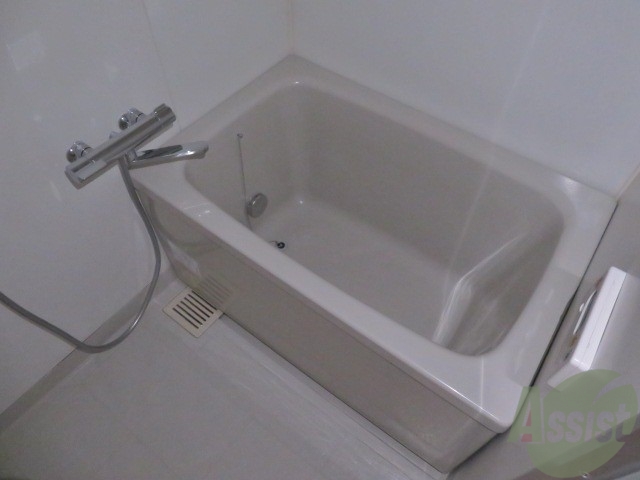 バス・シャワールーム　バスルームはこちらです。広々としてゆったり休めます。