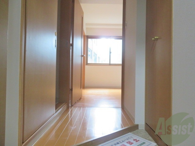 玄関　玄関の様子です。明るい印象ですね。気分もあがりそう。