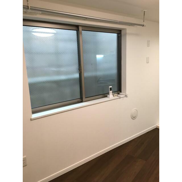 その他部屋・スペース　窓の外は擁壁です。眺望無し