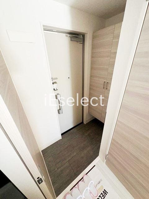 玄関　玄関にはシューズボックスがあります