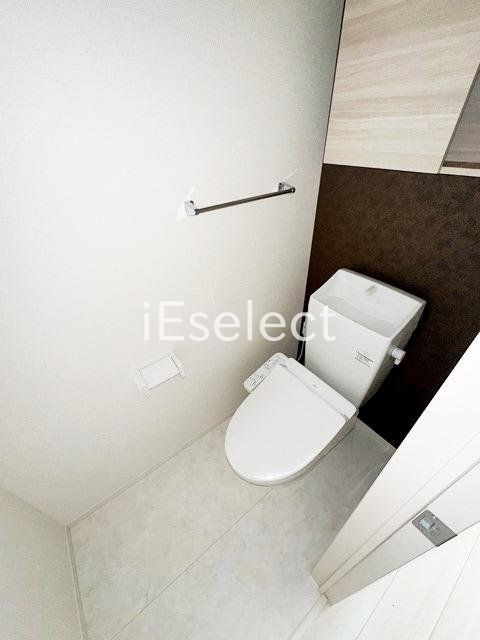 トイレ　温水洗浄便座付きのトイレ