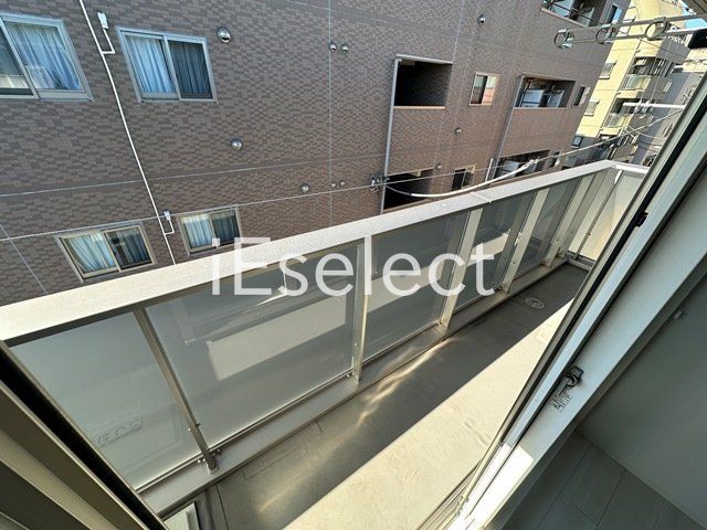 バルコニー　洗濯物も干せますね。