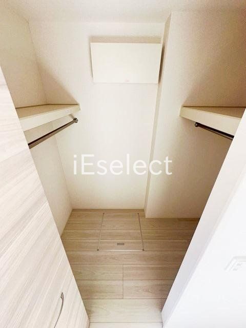 収納　長いコートもかけられるクローゼット