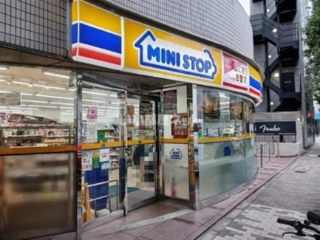 コンビニ　ミニストップ神宮前2丁目店（コンビニ）まで324m