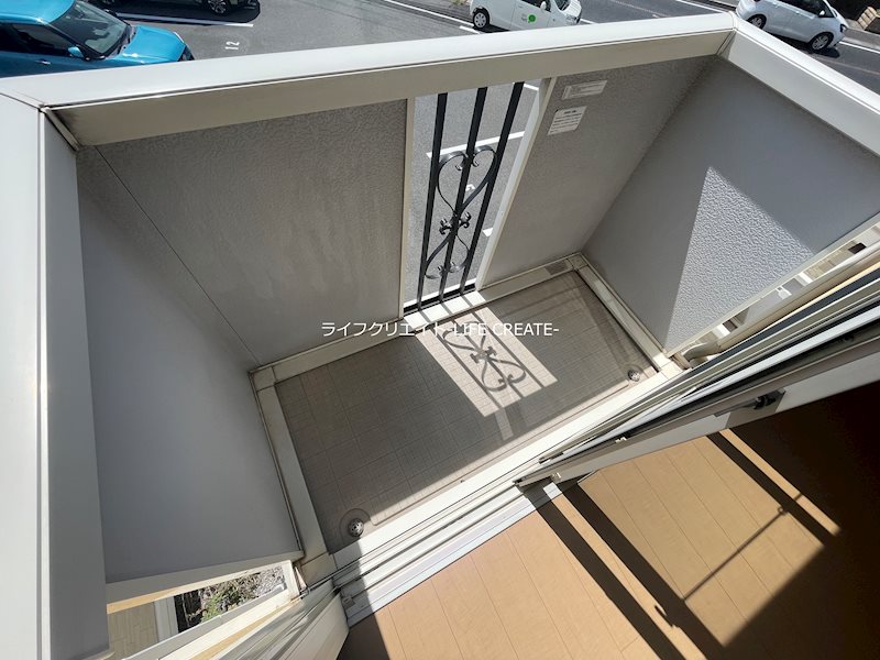 バルコニー　写真は203号室