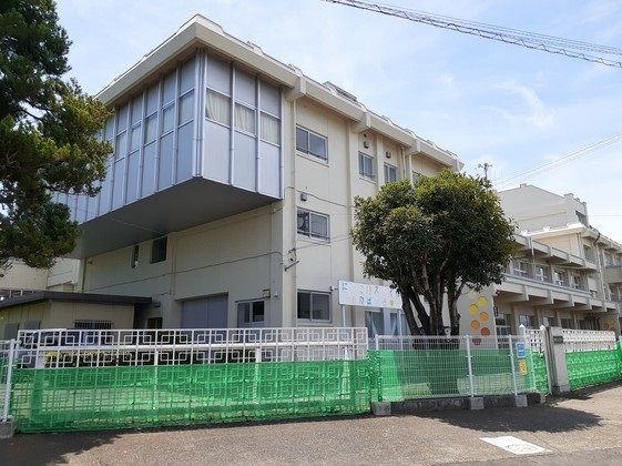 小学校　前橋市立わかば小学校（小学校）まで750m