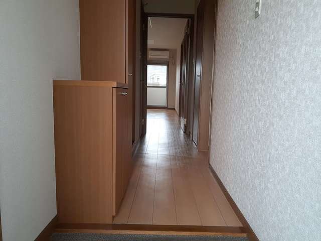 玄関　明るい玄関です