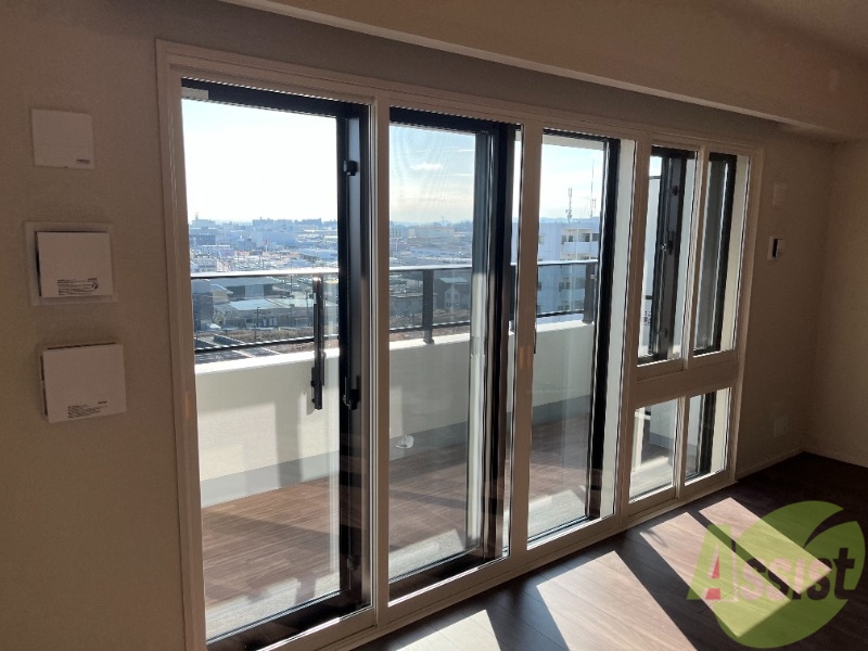 トイレ　窓も大きくリビングが明るく生活しやすいように感じました。