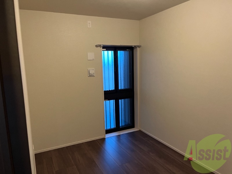 その他部屋・スペース　寝室にも窓がありよく換気が出来そうです。