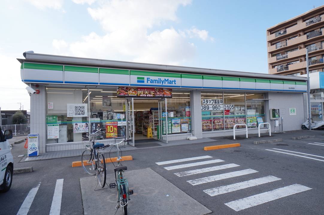 コンビニ　ファミリーマート松山来住町店（コンビニ）まで310m