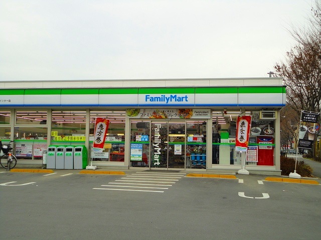 コンビニ　ファミリーマート（コンビニ）まで450m